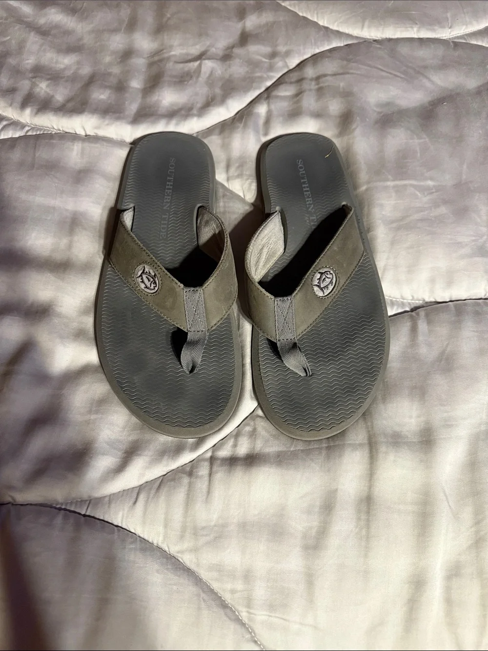 Southern Tide Gray Men’s Flip-Flop Sandals with Logo